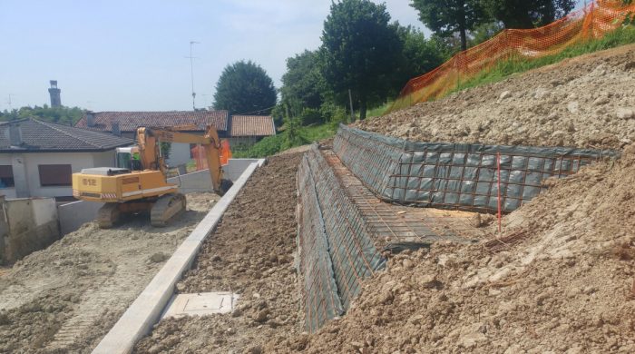 Elements for retaining walls