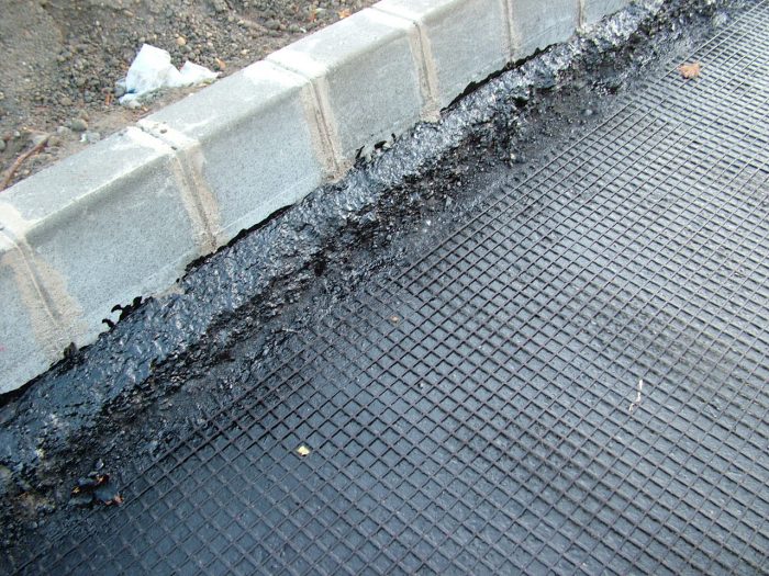 Reinforcement geogrids for roads