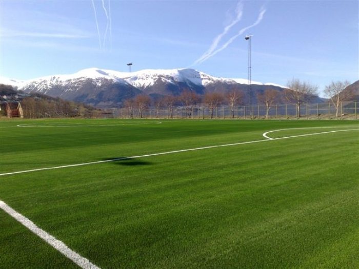 Sistema di incollaggio campi da calcio in erba sintetica