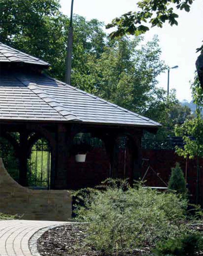 Rectangular bituminous shingles for pitched roofs