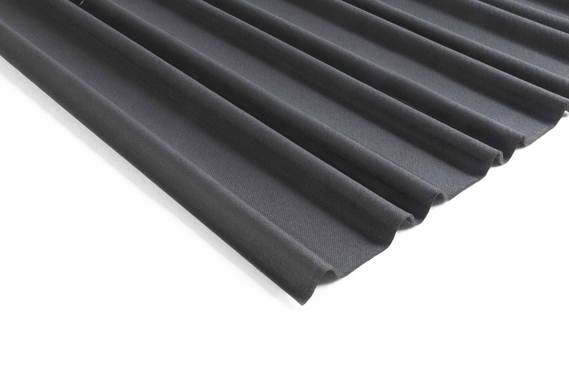 Wave profiled bituminous sheet for use under clay tiles