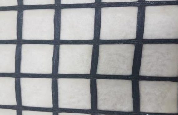 Stabilisation biaxial geogrids: PET and coated with PVC, with one nonwoven textile